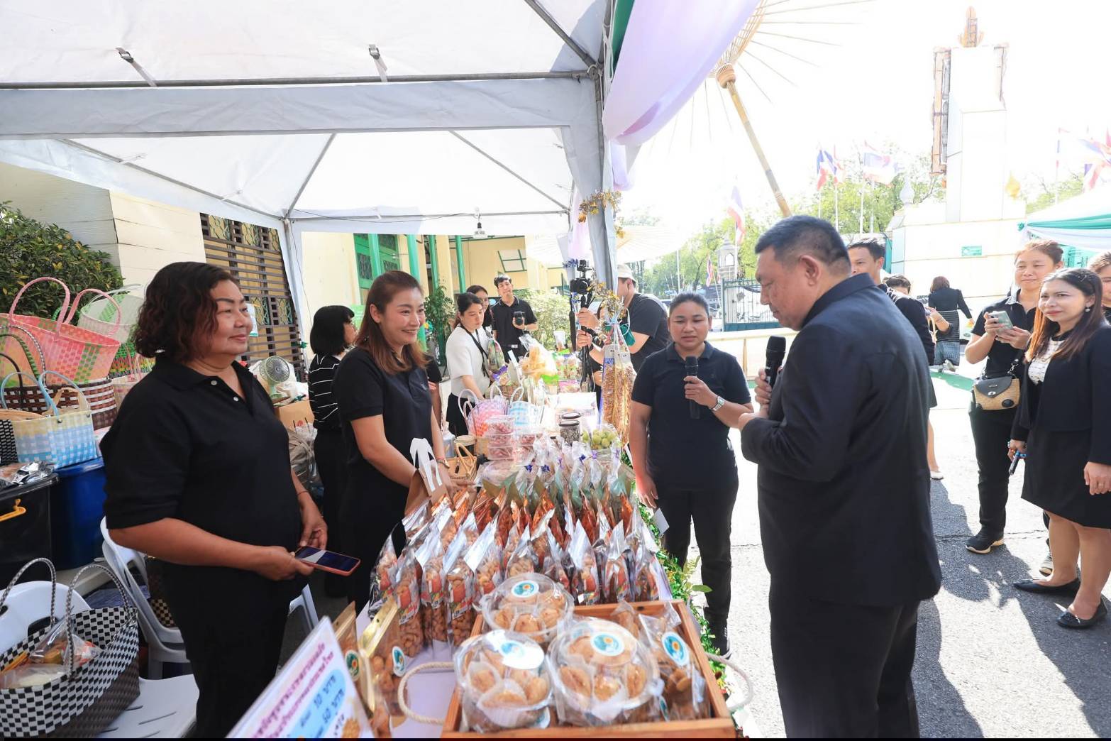 title - ส.ป.ก. เดินหน้าส่งเสริมรายได้เกษตรกร จัดงาน “ส่งความสุขปีใหม่ มอบให้เกษตรกรในเขตปฏิรูปที่ดิน” ทั่วประเทศ  ณ สำนักงานการปฏิรูปที่ดินเพื่อเกษตรกรรม ถนน ราชดำเนินนอก